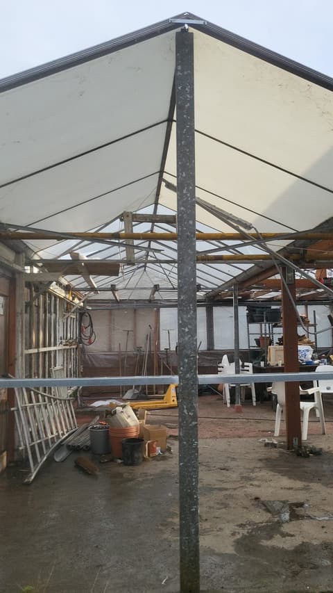 Fase 1 van de renovatie van kasschuur Indoor Moestuintjes