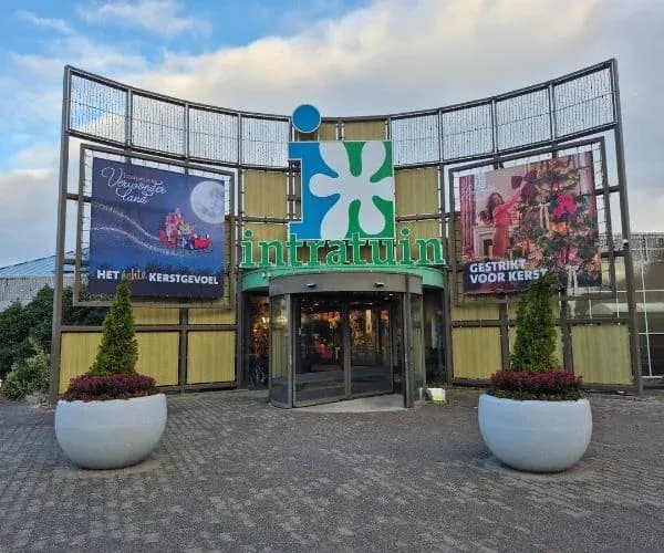 Entree van tuincentrum Intratuin in Koudekerke