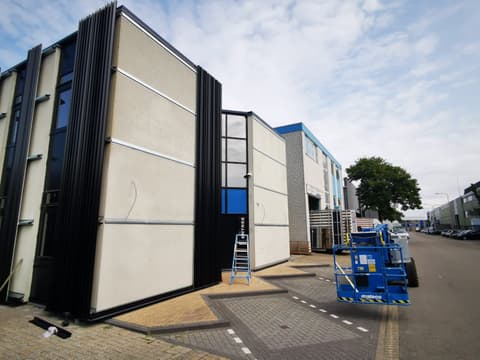 Fase 9 van de renovatie van bedrijfspand Lightshine in Monster