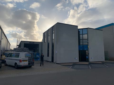 Fase 1 van de renovatie van bedrijfspand Lightshine in Monster