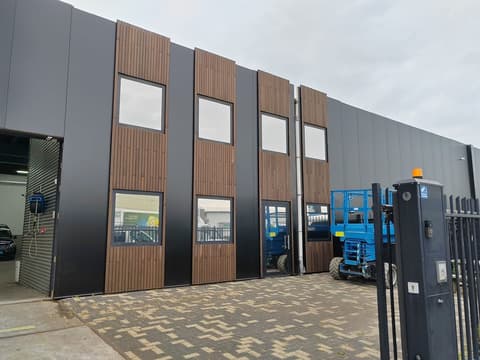 Fase 8 van de renovatie van bedrijfspand AJ Tec in Berkel en Rodenrijs