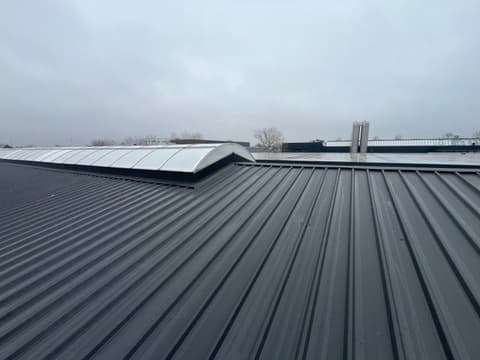 Fase 8 van de dakrenovatie van bedrijfspand Autoselect
