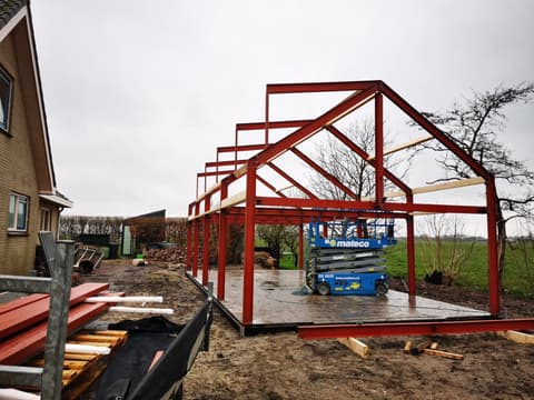 Fase 3 van de nieuwbouw van de schuur in Maasland