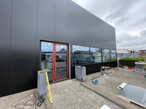 Fase 9 van de renovatie van bedrijfspand FZN-Parts in Berkel en Rodenrijs
