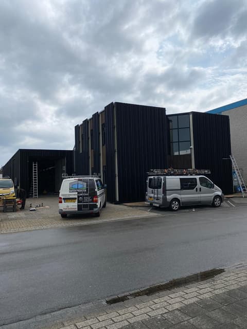Fase 24 van de renovatie van bedrijfspand Lightshine in Monster
