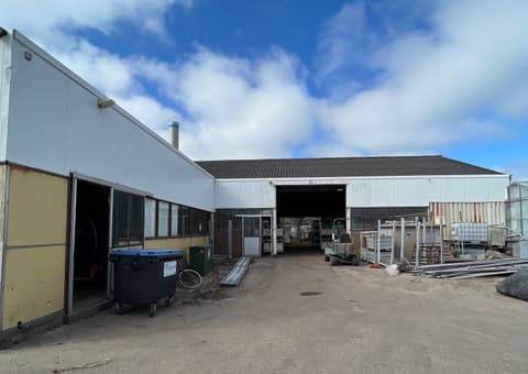 Voor de renovatie: het bedrijfspand in 's-Gravenzande