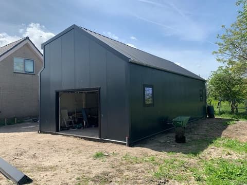 Fase 17 van de nieuwbouw van de schuur in Maasland
