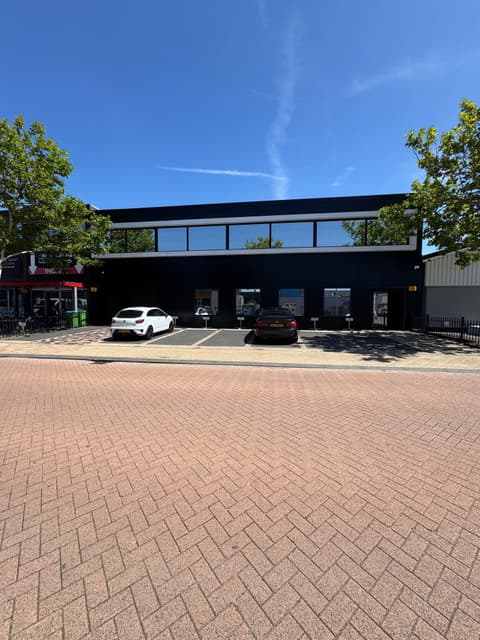 Fase 31 van de renovatie van bedrijfspand AJ Tec in Berkel en Rodenrijs