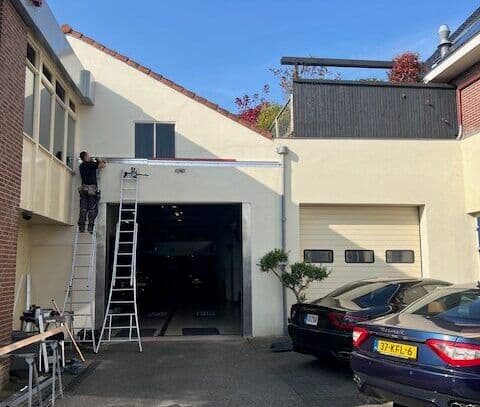 De gevel van Franco Auto Maserati voor de renovatie