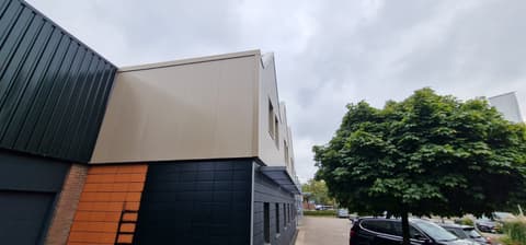 Fase 25 van de renovatie van bedrijfspand van der Linde Interieur in Bleiswijk