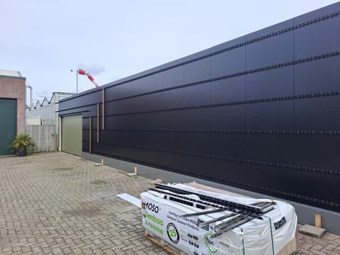 Fase 4 van de gevelrenovatie van het bedrijfspand in Maasdijk