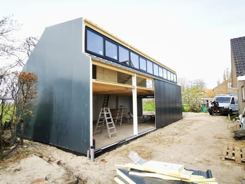 Fase 10 van de nieuwbouw van de schuur in Maasland