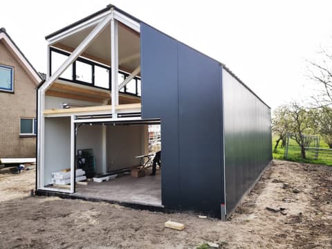 Fase 11 van de nieuwbouw van de schuur in Maasland