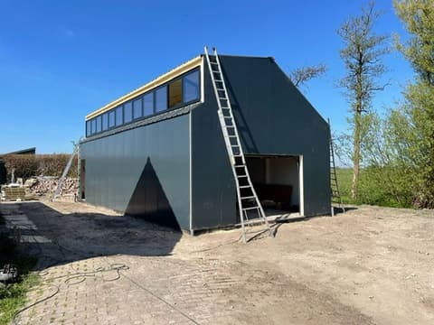 Fase 16 van de nieuwbouw van de schuur in Maasland