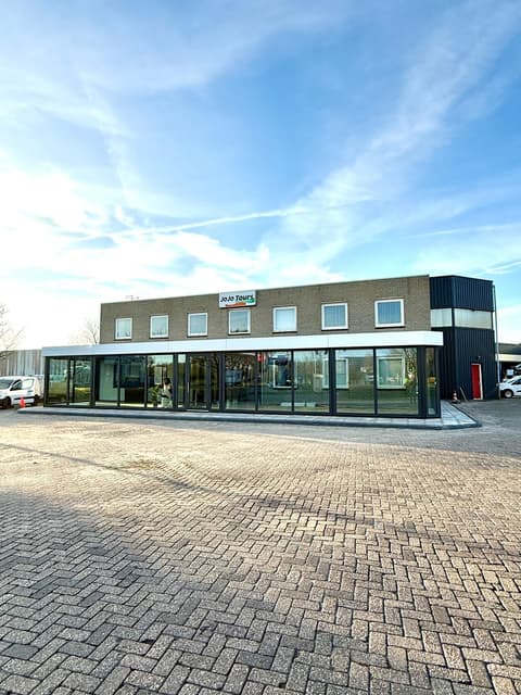 Fase 14 van de aanbouw van bedrijfspand Jojotours in Maasdijk
