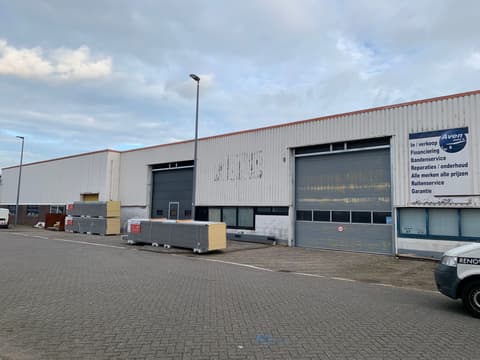 Voor de renovatie: het bedrijfspand in Hoek van Holland