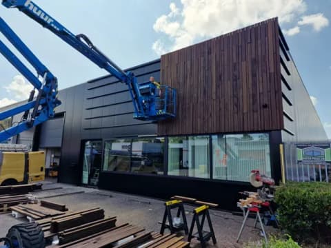 Fase 12 van de renovatie van bedrijfspand FZN-Parts in Berkel en Rodenrijs