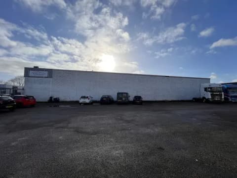 Fase 3 van de renovatie van bedrijfspand FZN-Parts in Berkel en Rodenrijs
