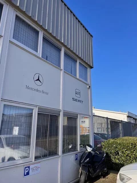 Renovatie van bedrijfspand FZN-Parts in Berkel en Rodenrijs