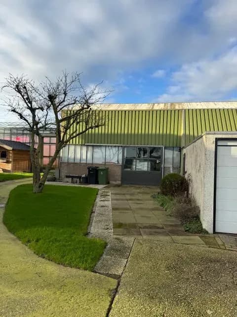 Fase 2 van de renovatie van bedrijfspand Gerberakwekerij Bakkeren in Zevenhuizen