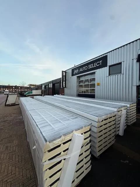Fase 4 van de dakrenovatie van bedrijfspand Autoselect