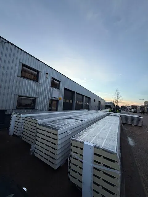 Fase 5 van de dakrenovatie van bedrijfspand Autoselect