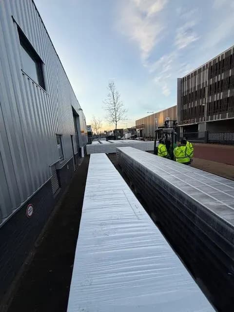 Fase 6 van de dakrenovatie van bedrijfspand Autoselect