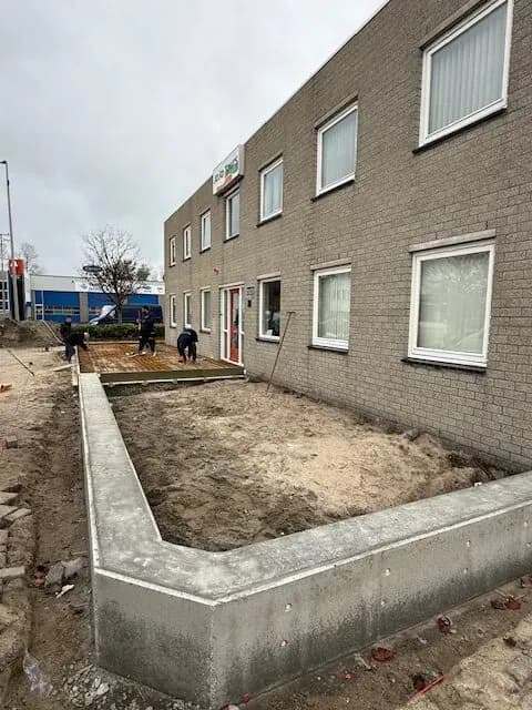 Fase 3 van de aanbouw van bedrijfspand Jojotours in Maasdijk