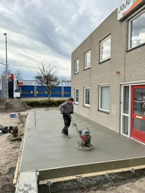 Fase 4 van de aanbouw van bedrijfspand Jojotours in Maasdijk