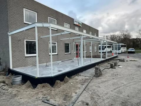 Fase 5 van de aanbouw van bedrijfspand Jojotours in Maasdijk