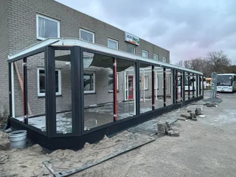 Fase 6 van de aanbouw van bedrijfspand Jojotours in Maasdijk