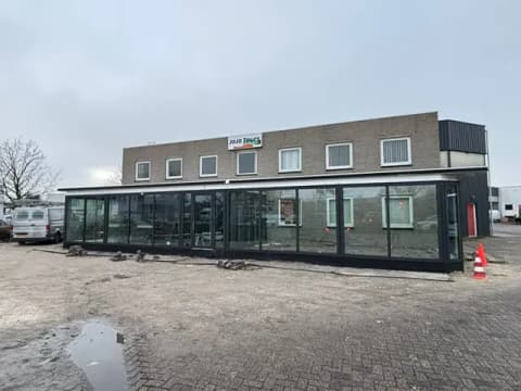 Fase 8 van de aanbouw van bedrijfspand Jojotours in Maasdijk