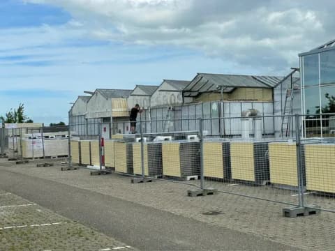 Fase 1 van de renovatie van tuincentrum Intratuin in Koudekerke
